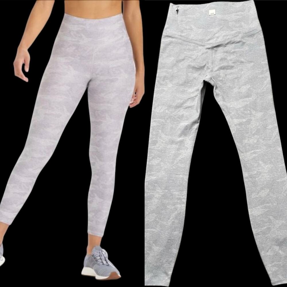 EUC Vuori Clean Elevation Legging 25” Inseam Pale Heather Gray Camo Size Small